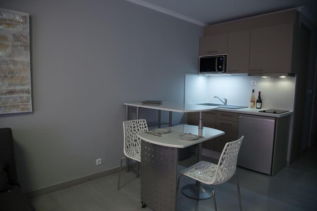 Stylish Studio In Only 50 Meters From Beach ! Ницца Экстерьер фото