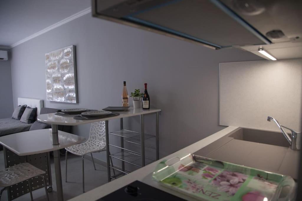 Stylish Studio In Only 50 Meters From Beach ! Ницца Экстерьер фото